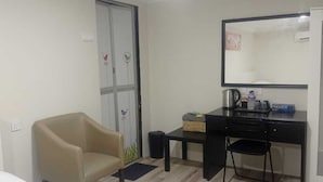 A small, clean room with a desk, chair, and a bed. - Desa Retreat Kuala Kangsar (Kuala Kangsar)