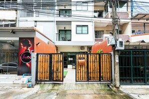 ด้านหน้าที่พัก