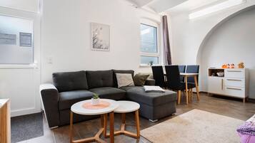 Fernseher, Tischtennisplatte