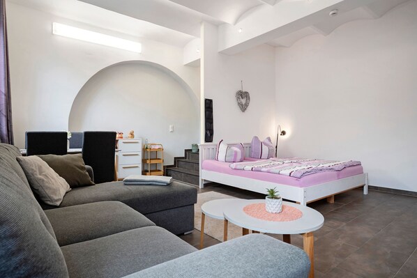 2 bedrooms, WiFi, bed sheets