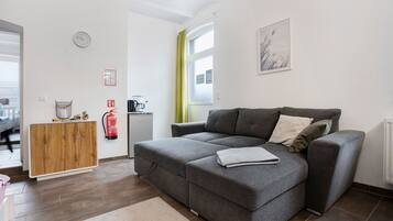 Fernseher, Tischtennisplatte