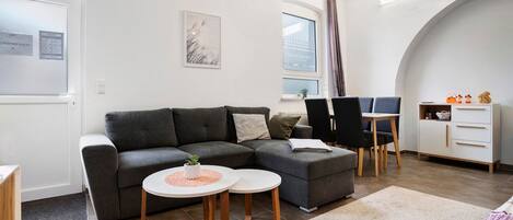 テレビ、卓球台