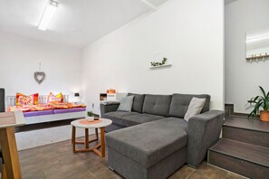 Fernseher, Tischtennisplatte