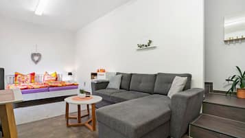 Fernseher, Tischtennisplatte