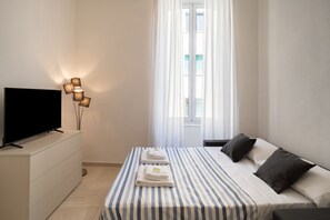3 chambres, fer et planche à repasser