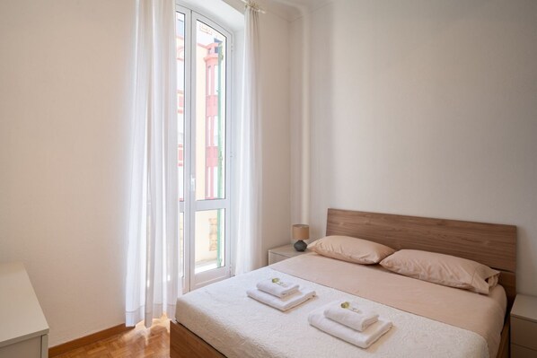 3 habitaciones y tabla de planchar con plancha 