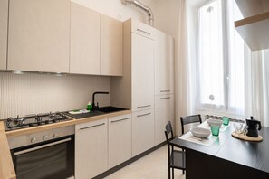 Fridge, microwave, oven, stovetop