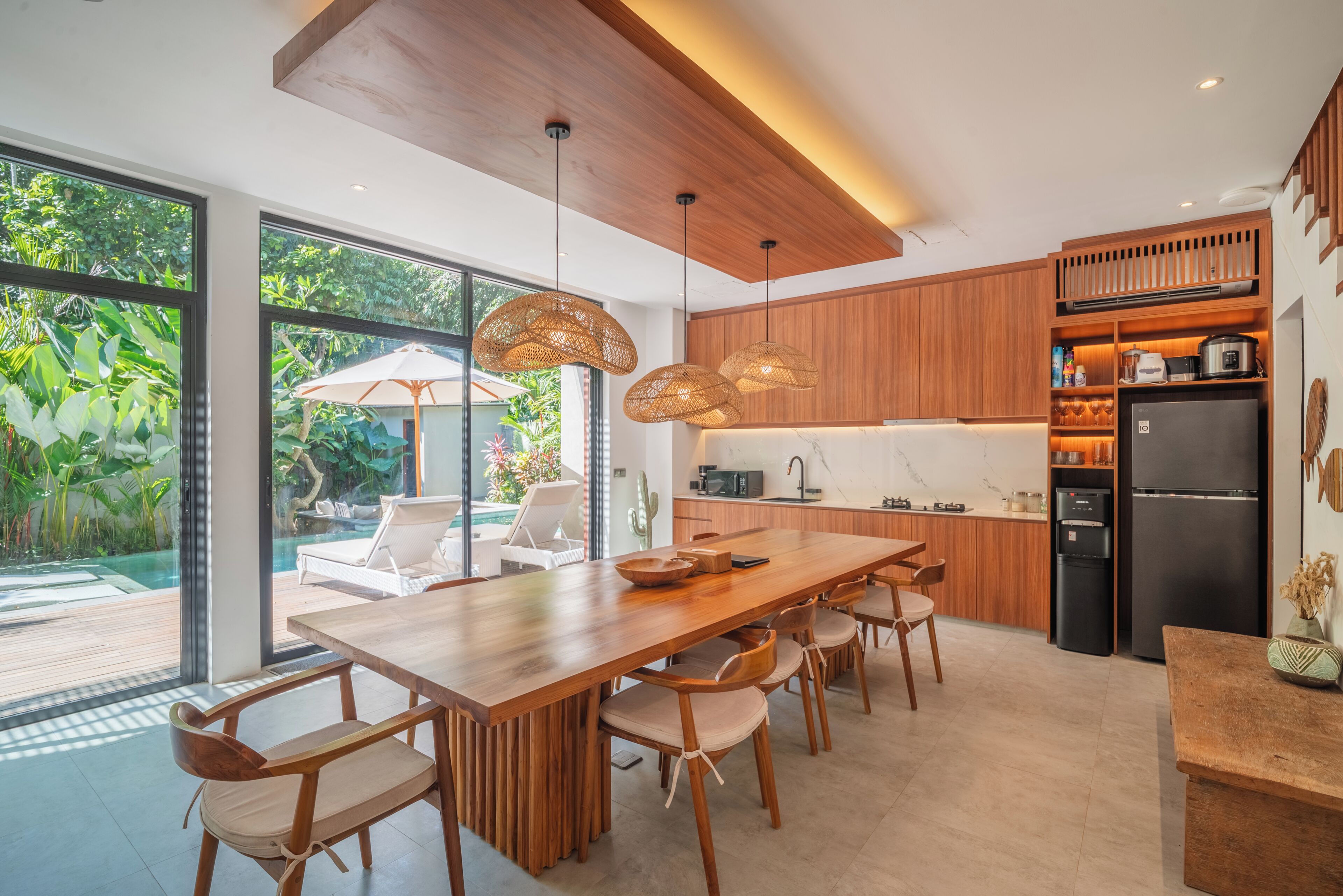 Geladeira, micro-ondas, fogão, cooktop