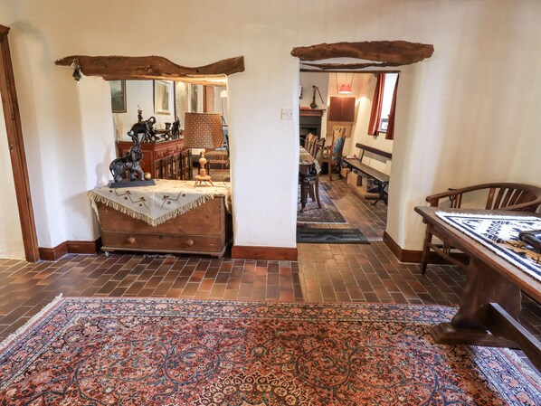 المنشأة من الداخل