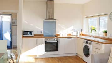 Cottage | Private kitchen | Cookware/dishes/utensils