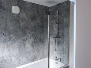Cottage | Bathroom | Shower
