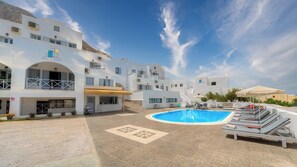 Front of property - ELEA SUN HOTEL (Kamari)