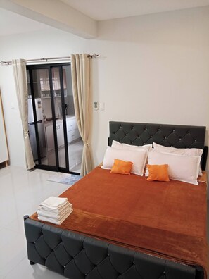 Room, Multiple Bedrooms, Balcony