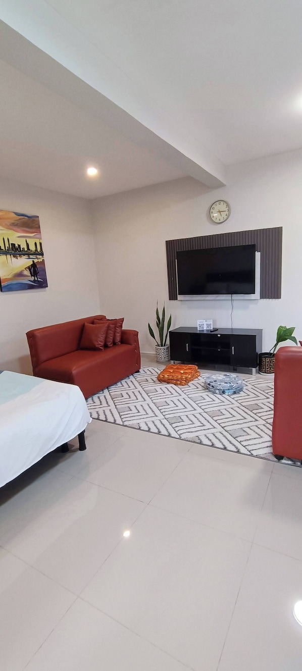 Room, Multiple Bedrooms, Balcony | Living room