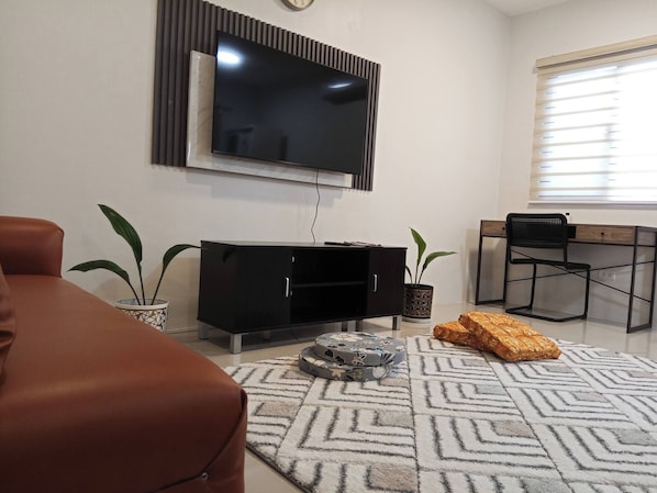 Habitación, varias habitaciones, balcón | Sala de estar