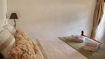 3 slaapkamers, een strijkplank/strijkijzer, wifi, beddengoed