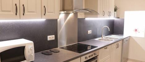 Fridge, stovetop