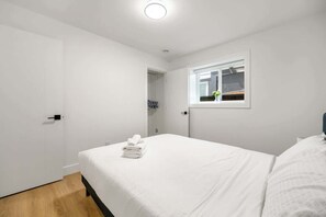 2 dormitoris, planxa i posts de planxar, wifi i roba de llit 