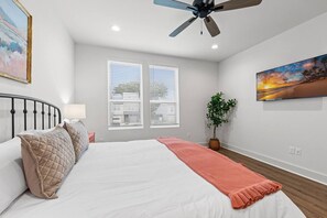 2 habitaciones, escritorio, tabla de planchar con plancha y wifi 