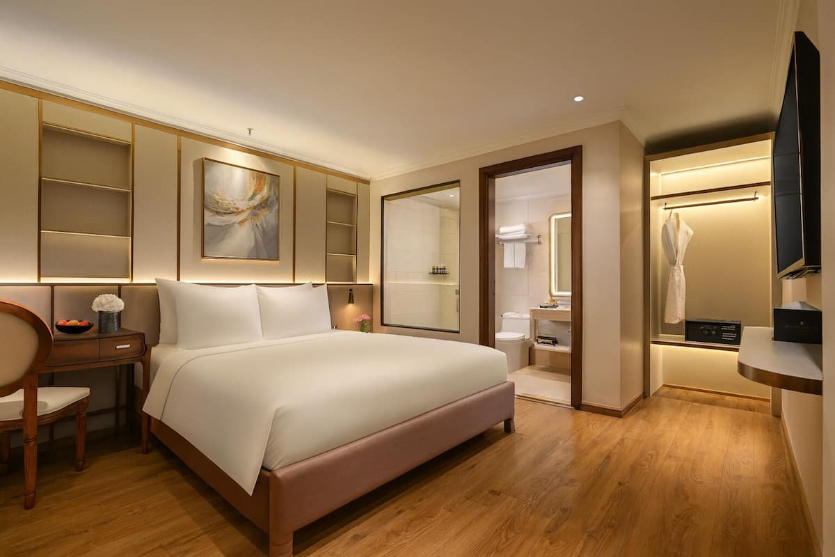 Deluxe Double or Twin Internal Window | Egyptian cotton sheets, premium bedding, down comforters, pillowtop beds