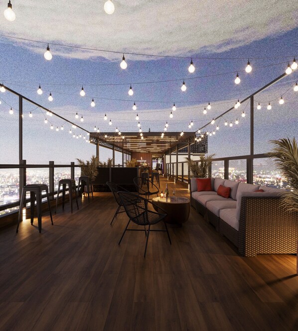 2 bars/lounges, swim-up bar - Splendid Secret Hotel (Hanoi)