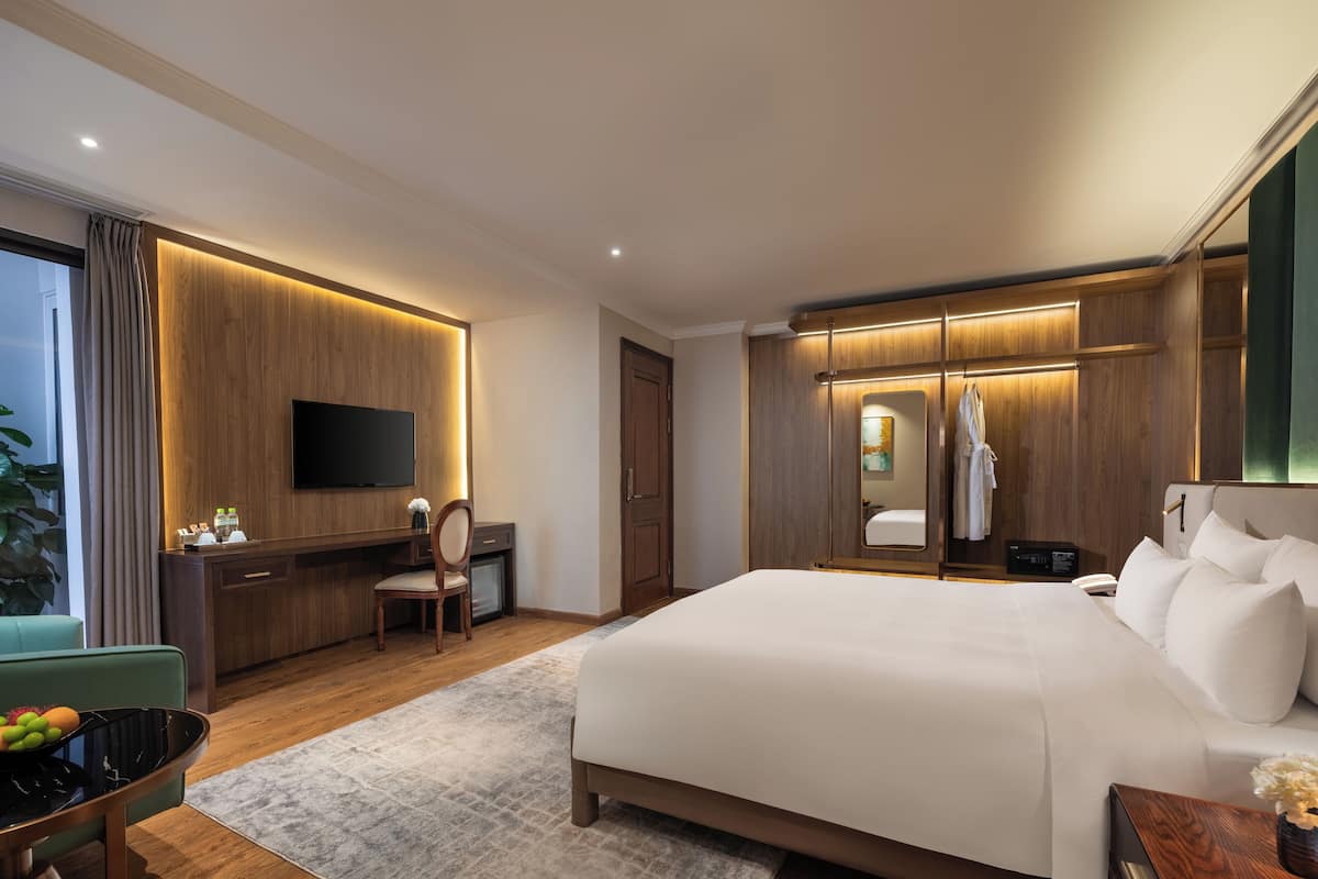 Executive with Balcony | Egyptian cotton sheets, premium bedding, down comforters, pillowtop beds