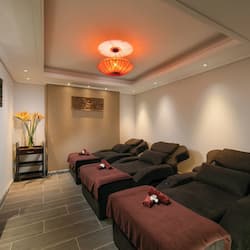 Couples treatment room(s), sauna, steam room, body treatments