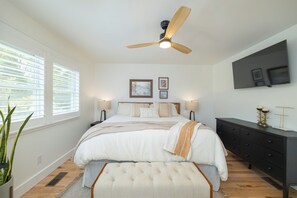 3 bedrooms, desk, iron/ironing board, free WiFi