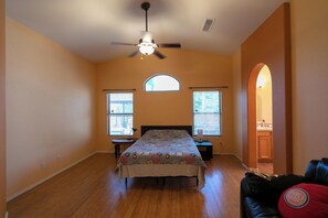 4 bedrooms, iron/ironing board, WiFi, bed sheets