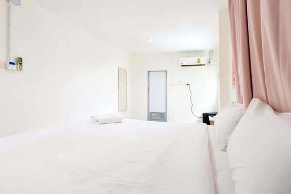 Studio | Desk, free WiFi - Oh My Nap Soi Nana (Klong Toey)