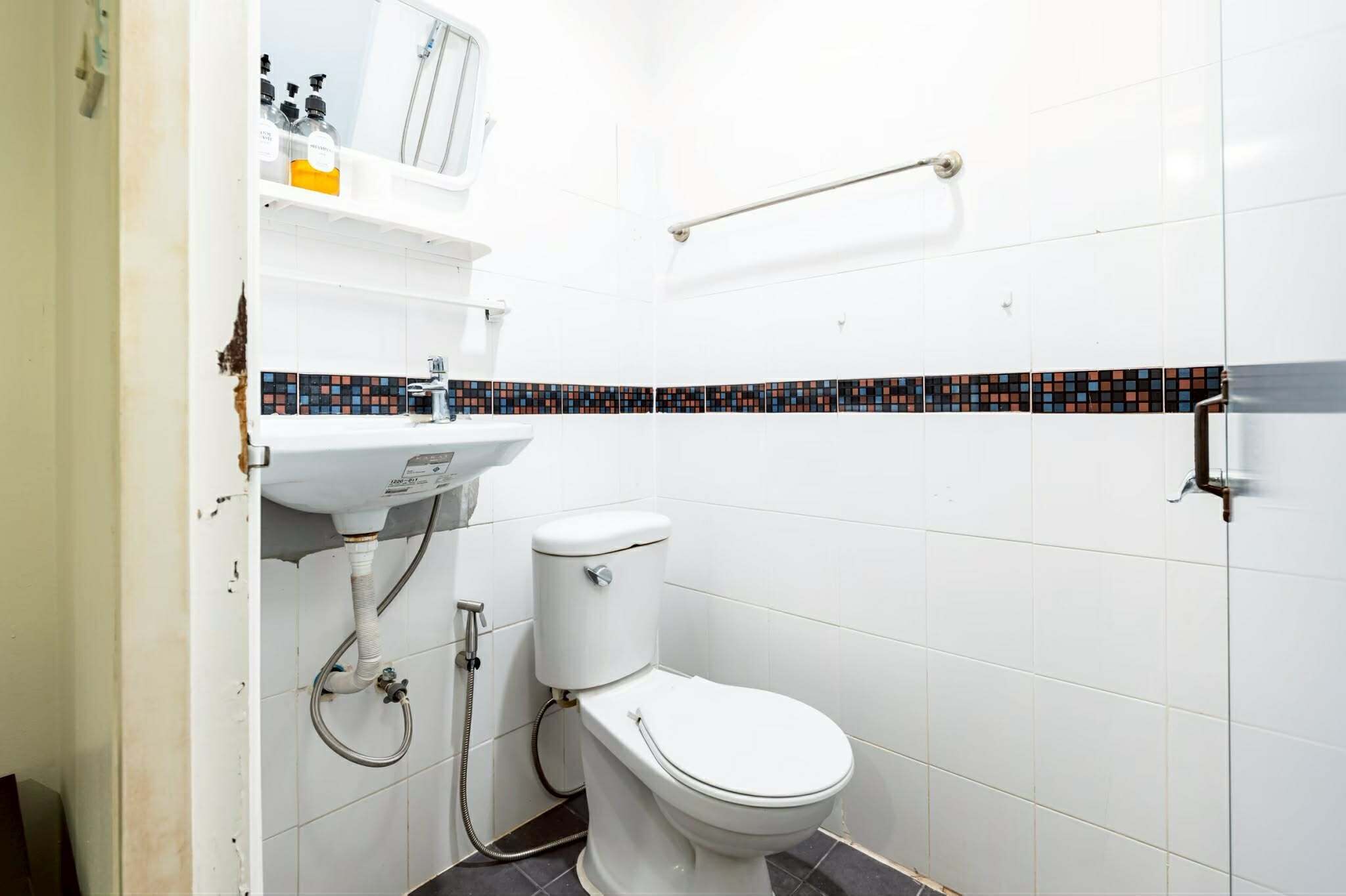 開放式客房 | 浴室 | 淋浴設備、提供毛巾、番梘、洗頭水