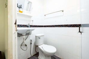 開放式客房 | 浴室 | 淋浴設備、毛巾、肥皂、洗髮精