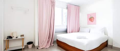 Studio | Desk, free WiFi