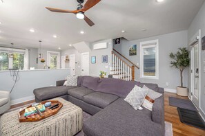 Télévision, livres, espaces bureaux