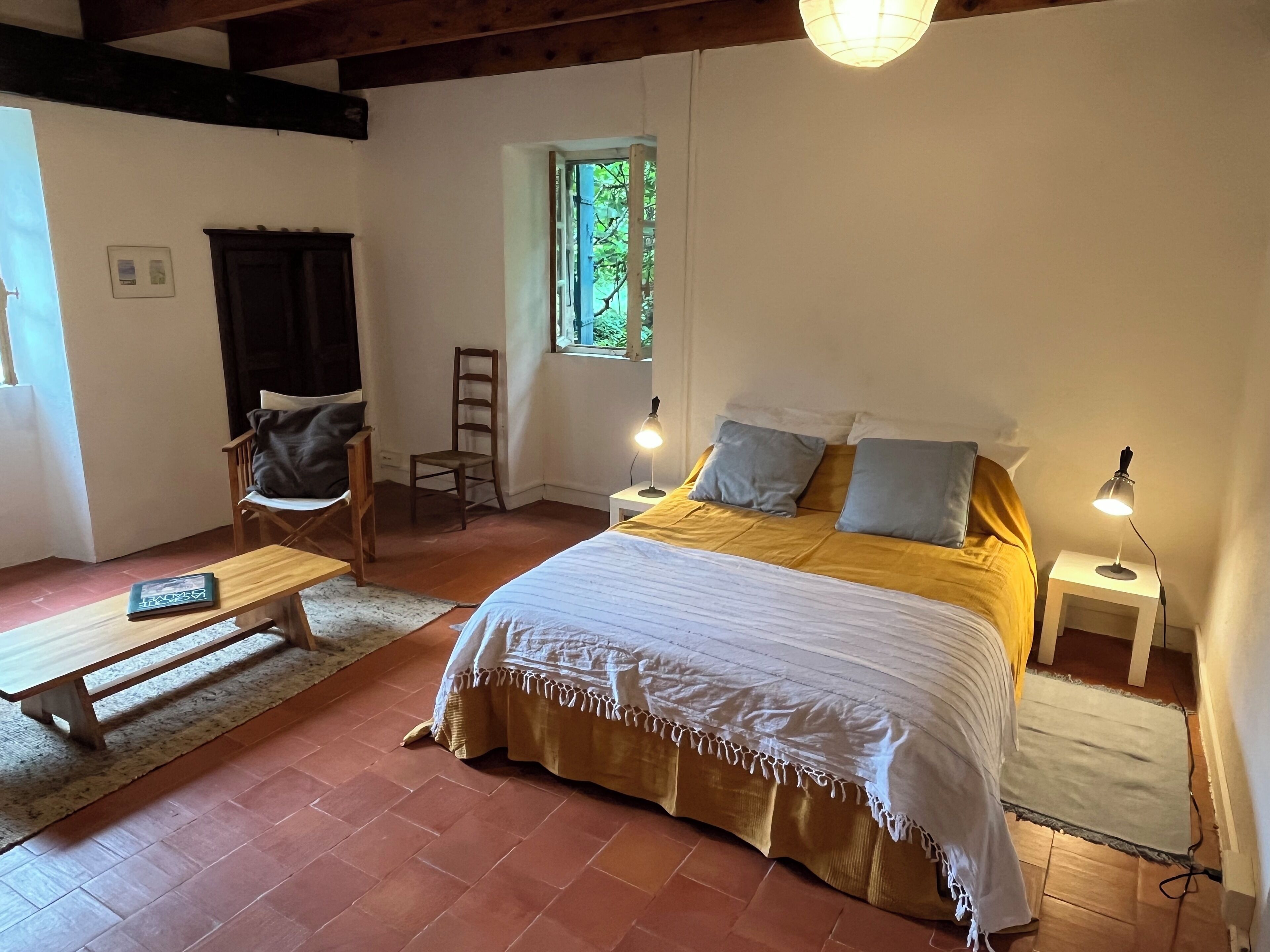 2 chambres, fer et planche à repasser, Wi-Fi, draps fournis