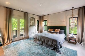 5 bedrooms, desk, iron/ironing board, WiFi