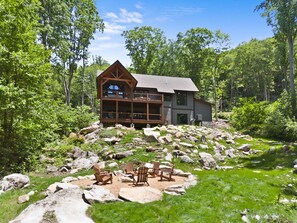 Exterior - Boulder Springs Lodge at Eagles Nest - Creek onsite, Pets, walk to waterfall, view (Banner Elk)