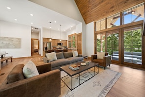 Smart TV, chimenea, mesa de ping pong