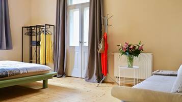 5 bedrooms, iron/ironing board, WiFi