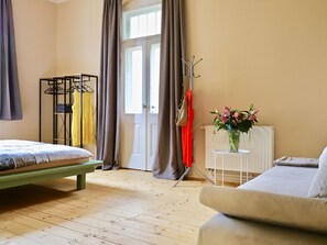 5 bedrooms, iron/ironing board, WiFi