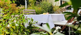 Spacious 200 sqm apartment in villa with garden and WiFi in wonderful Dresden