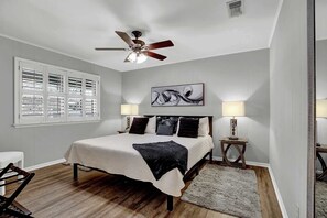 4 bedrooms, iron/ironing board, WiFi, bed sheets