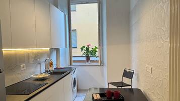 Fridge, microwave, stovetop, dishwasher