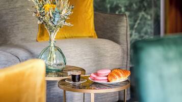 Petit déjeuner servi tous les jours en supplément