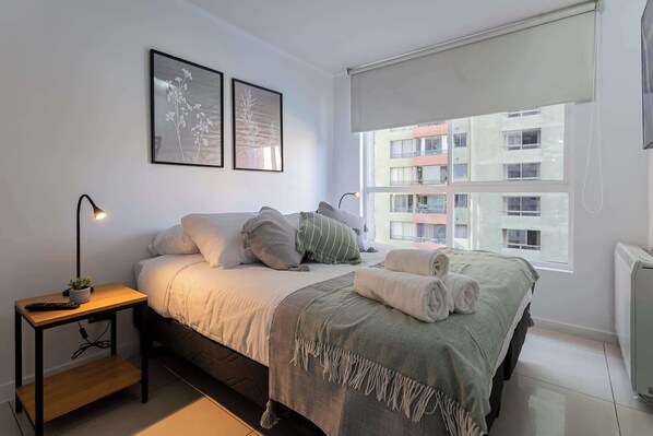 2 bedrooms, desk, iron/ironing board, WiFi