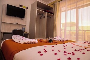 Deluxe Single Room | Free WiFi, bed sheets