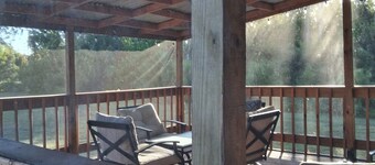 Charming 3-bedroom country chateau with WiFi, AC in delightful Geneva