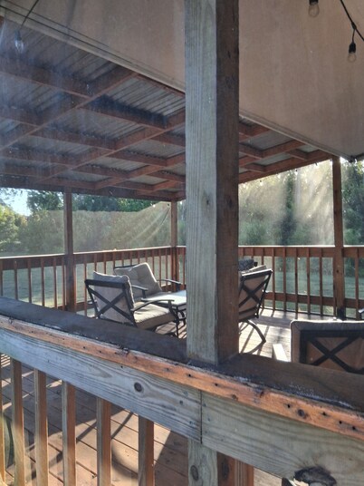 Charming 3-bedroom country chateau with WiFi, AC in delightful Geneva