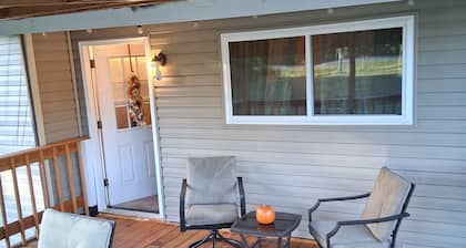 Charming 3-bedroom country chateau with WiFi, AC in delightful Geneva