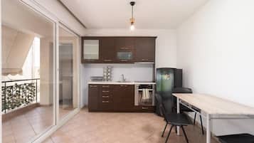Premium Apartment, Balcony, City View | Private kitchen